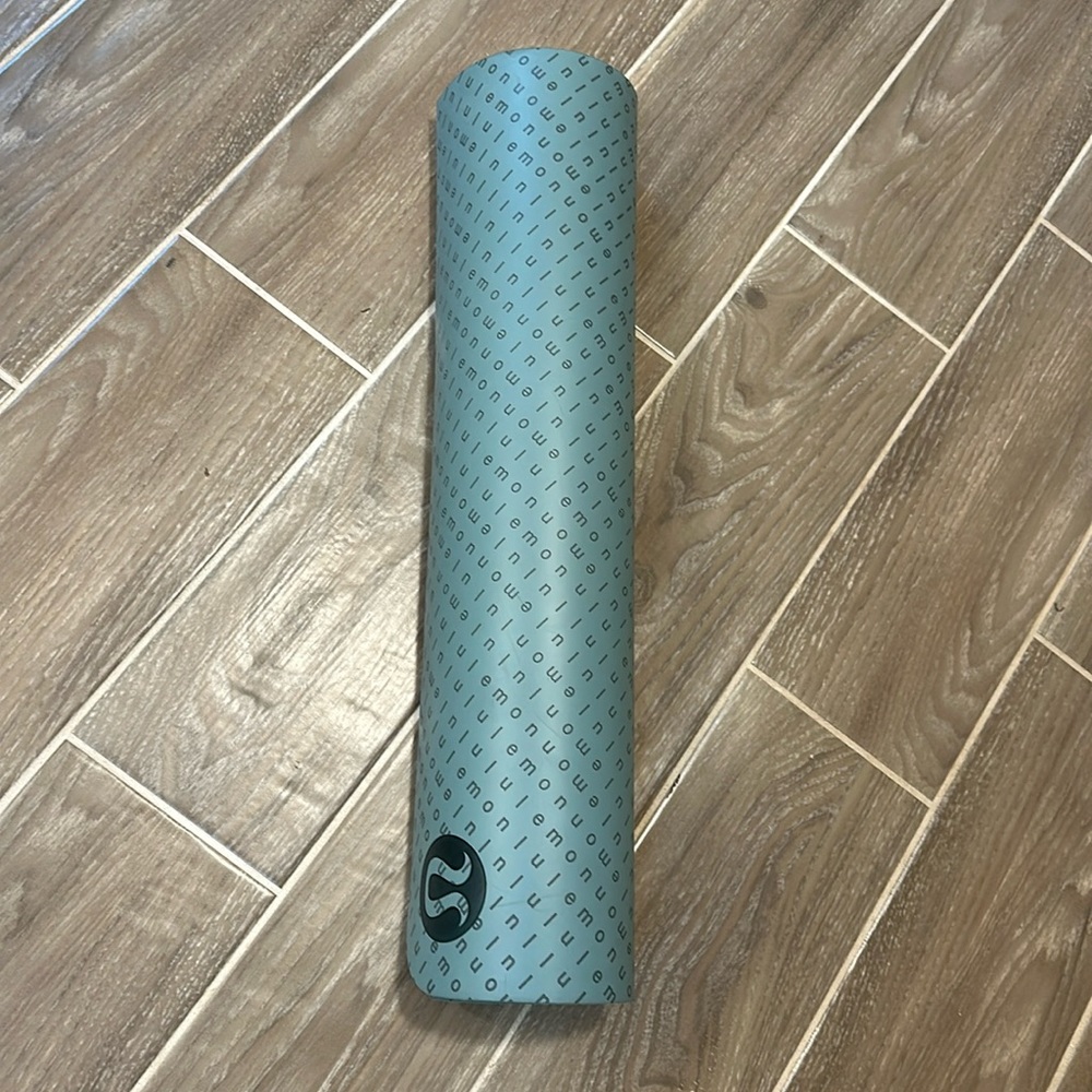 Lululemon yoga mat
